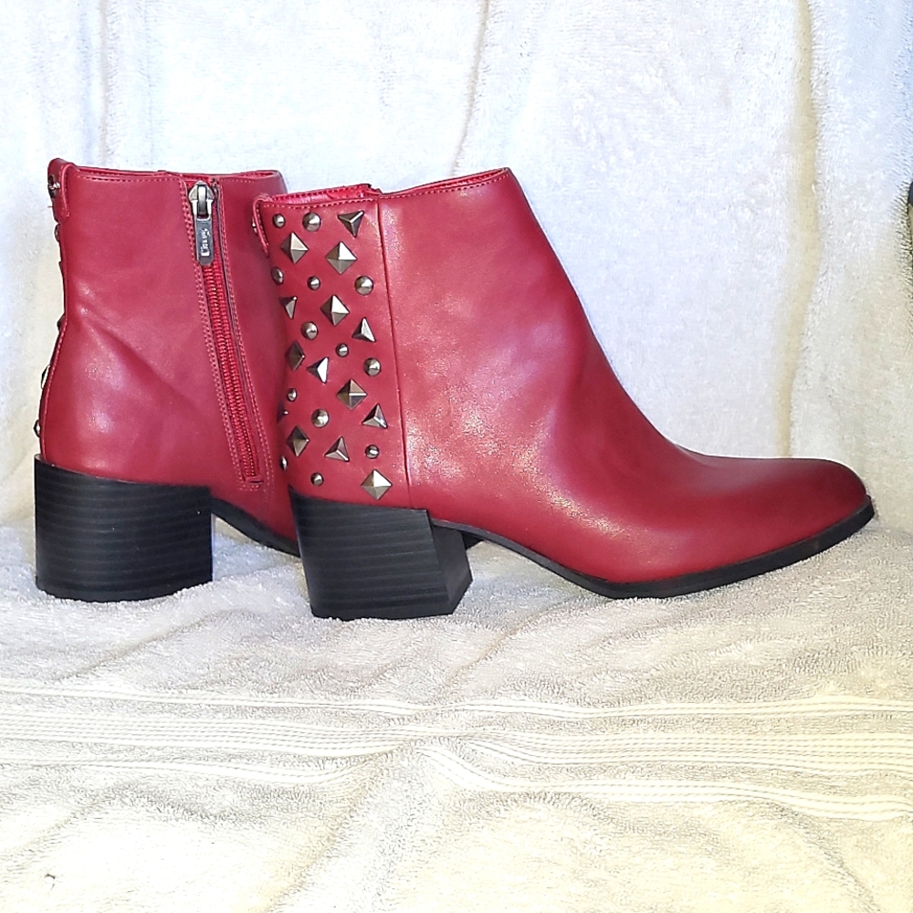 DARK RED BOOTS